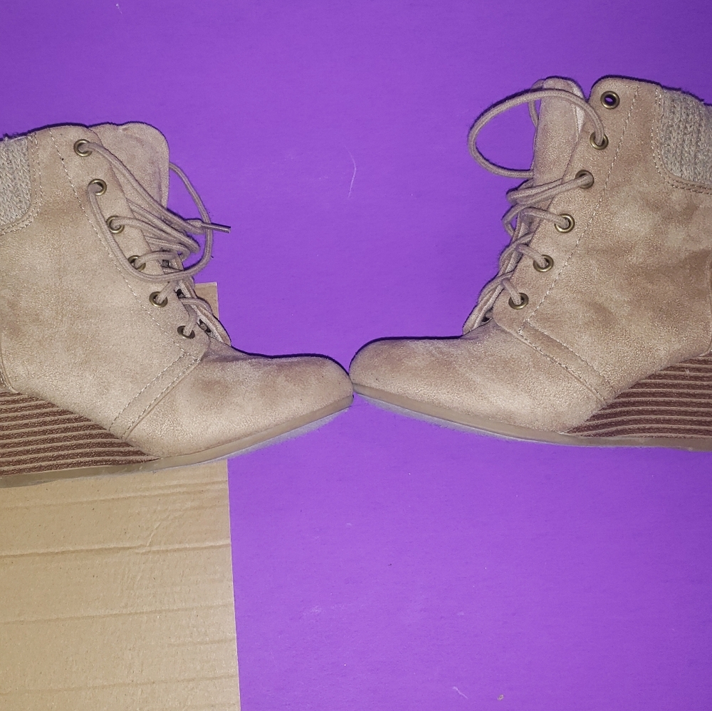 y•not? Girls youth size 12/13 suede lace up boots